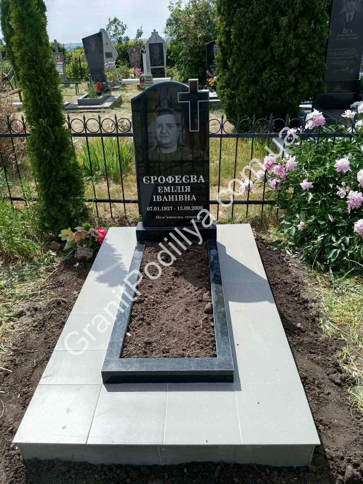 Одинарний пам'ятник з граніту - Кам'янець-Подільський | GranitPodillya